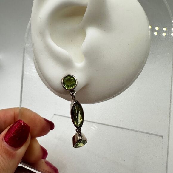 Stunning peridot and solid Sterling silver dangle earrings! - Picture 7 of 9